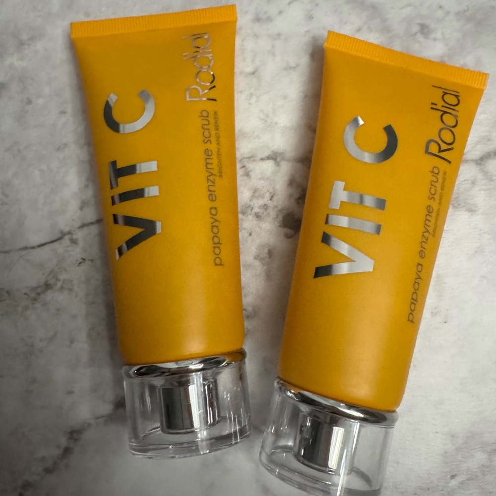 Rodial VIT C PAPAYA ENZYME SCRUB